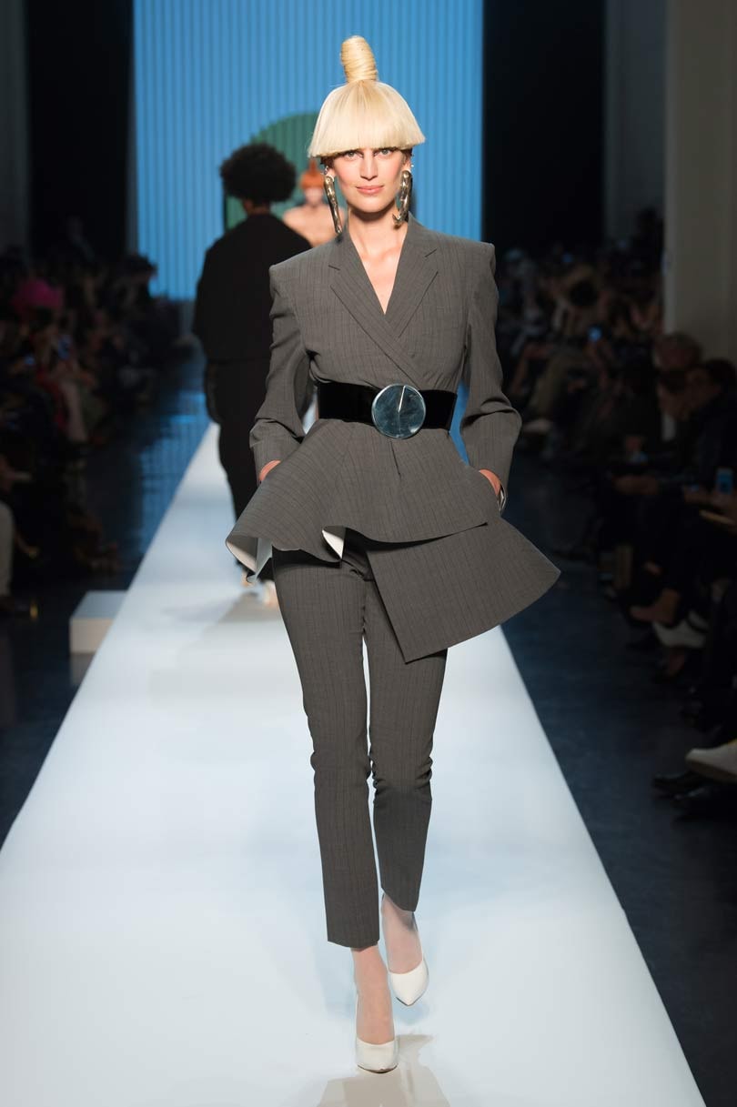 Gaultier rinde homenaje a Pierre Cardin, decano de los diseñadores Gaultier rinde homenaje a Pierre Cardin, decano de los diseñadores