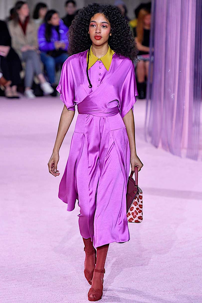 La marca Kate Spade presenta una colección "optimista" con estampados y color La marca Kate Spade presenta una colección "optimista" con estampados y color