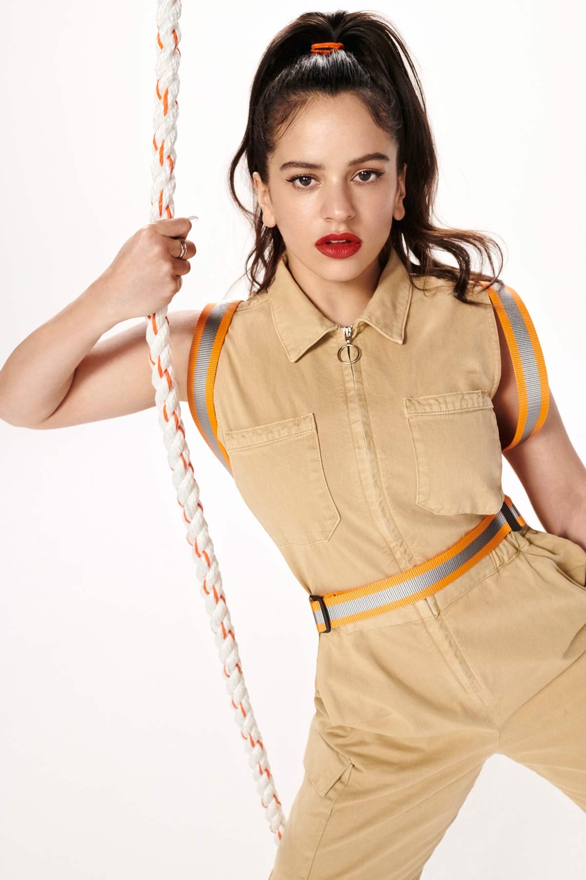 Rosalía y Pull&Bear lanzan una nueva colección cápsula Rosalía y Pull&Bear lanzan una nueva colección cápsula