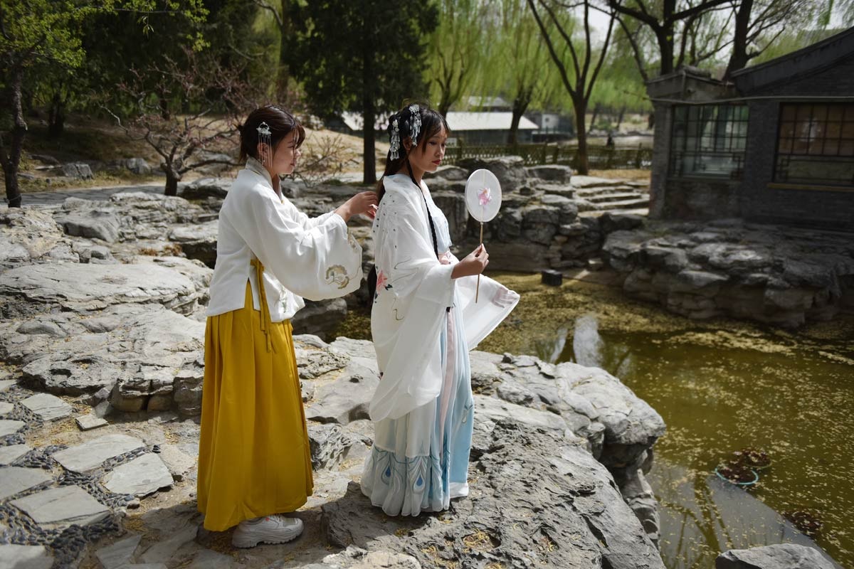 En China, los jóvenes ponen de moda el "hanfu", el traje tradicional En China, los jóvenes ponen de moda el "hanfu", el traje tradicional