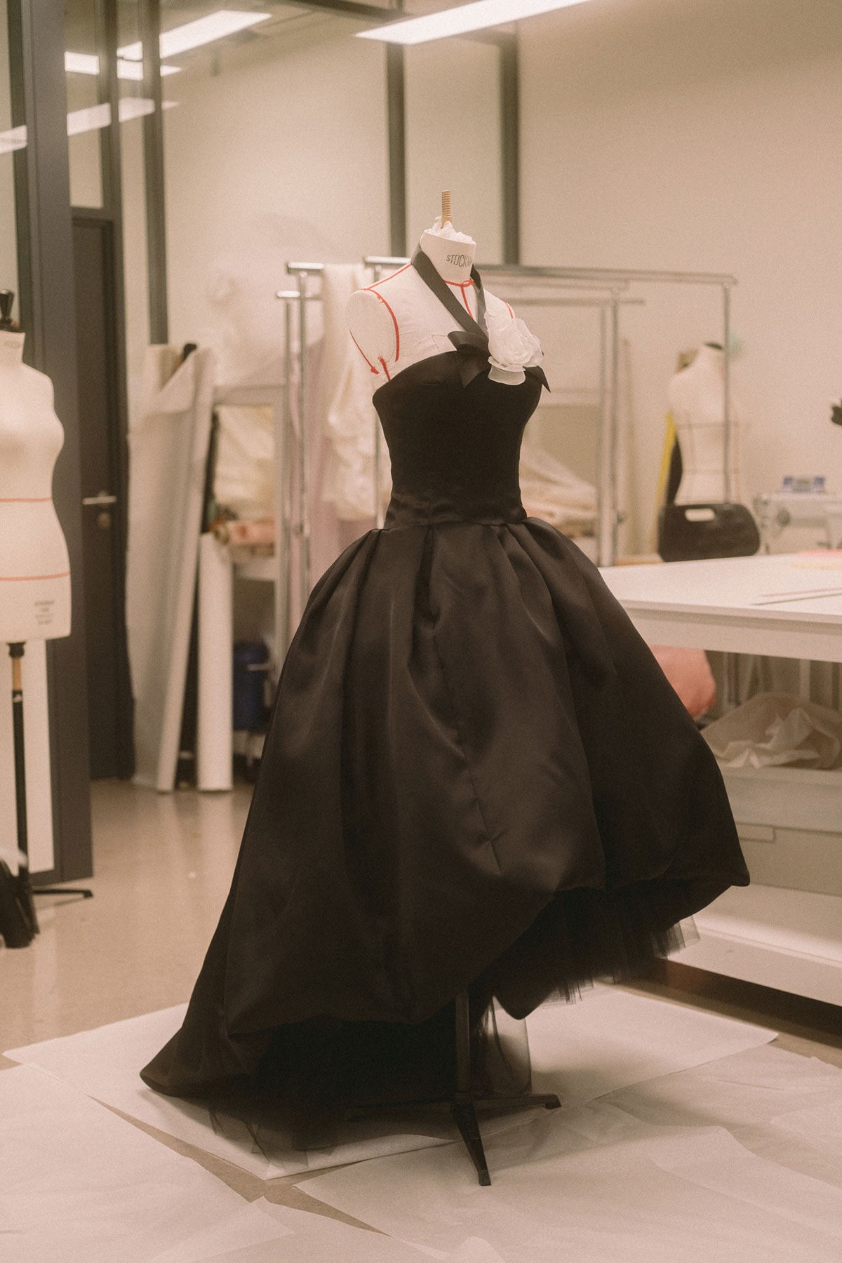 Así hizo Chanel el vestido para los Óscar de Penélope Cruz Así hizo Chanel el vestido para los Óscar de Penélope Cruz