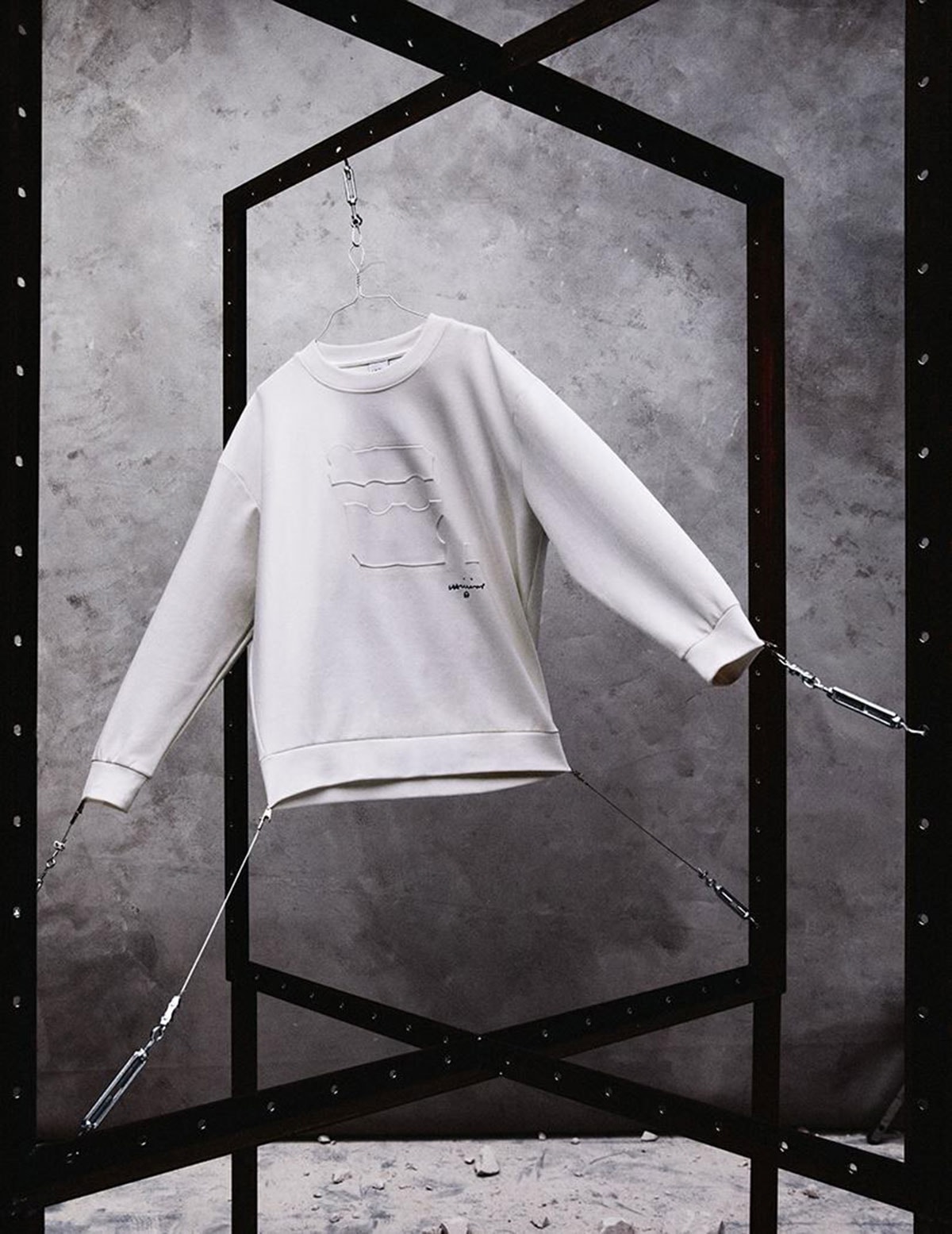 Zara homenajea a Chillida con una colección cápsula Zara homenajea a Chillida con una colección cápsula