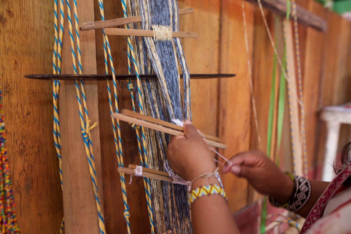 Marcas de moda de Colombia se unen para ayudar a los artesanos Marcas de moda de Colombia se unen para ayudar a los artesanos