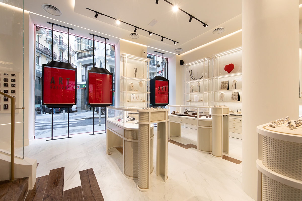 UNOde50 abre su primera flagship en Madrid aunando joyería de autor, tienda y galería de arte UNOde50 abre su primera flagship en Madrid aunando joyería de autor, tienda y galería de arte